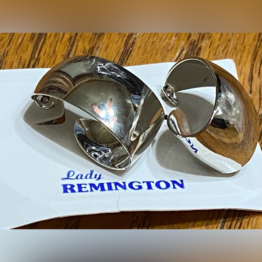 Silver-Colored “Lady Remington” Earrings